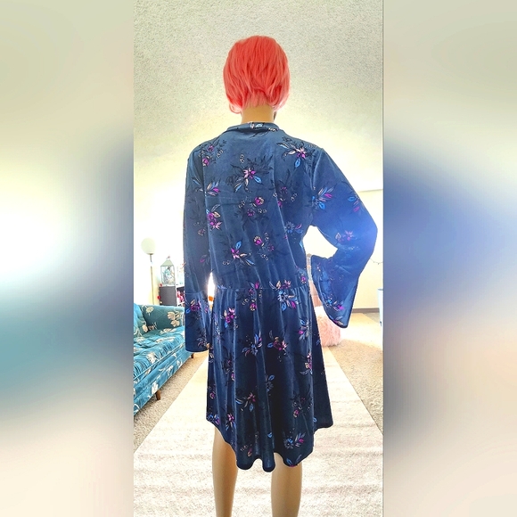 Beautiful 60s/70s Style Floral Dress w/ Flare Sleeves - Picture 4 of 12